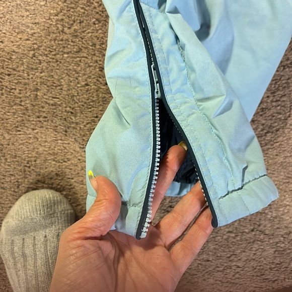 Kids ski / snowboard pants.
Adjustable waist - Picture 4 of 8